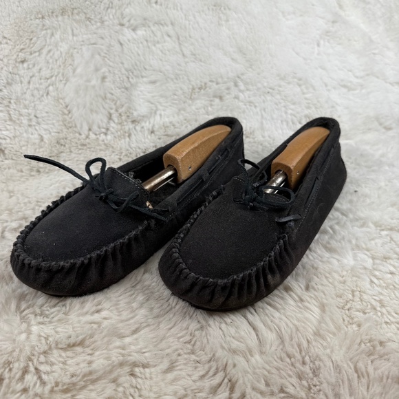 Minnetonka Women's Cally Moccasin Slippers Dark Grey Leather Upper Size 9 - Picture 1 of 8